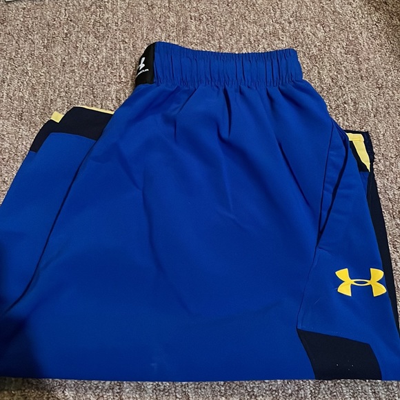 Stephen Curry basketball shorts - Picture 2 of 3